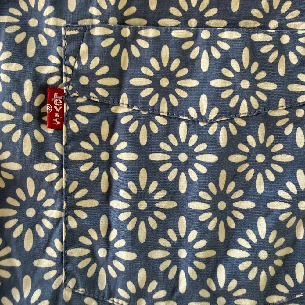 Levi's Red Tab Button Up Shirt Men's‎ Size L Blue Short Sleeve 100% Cotton Camp